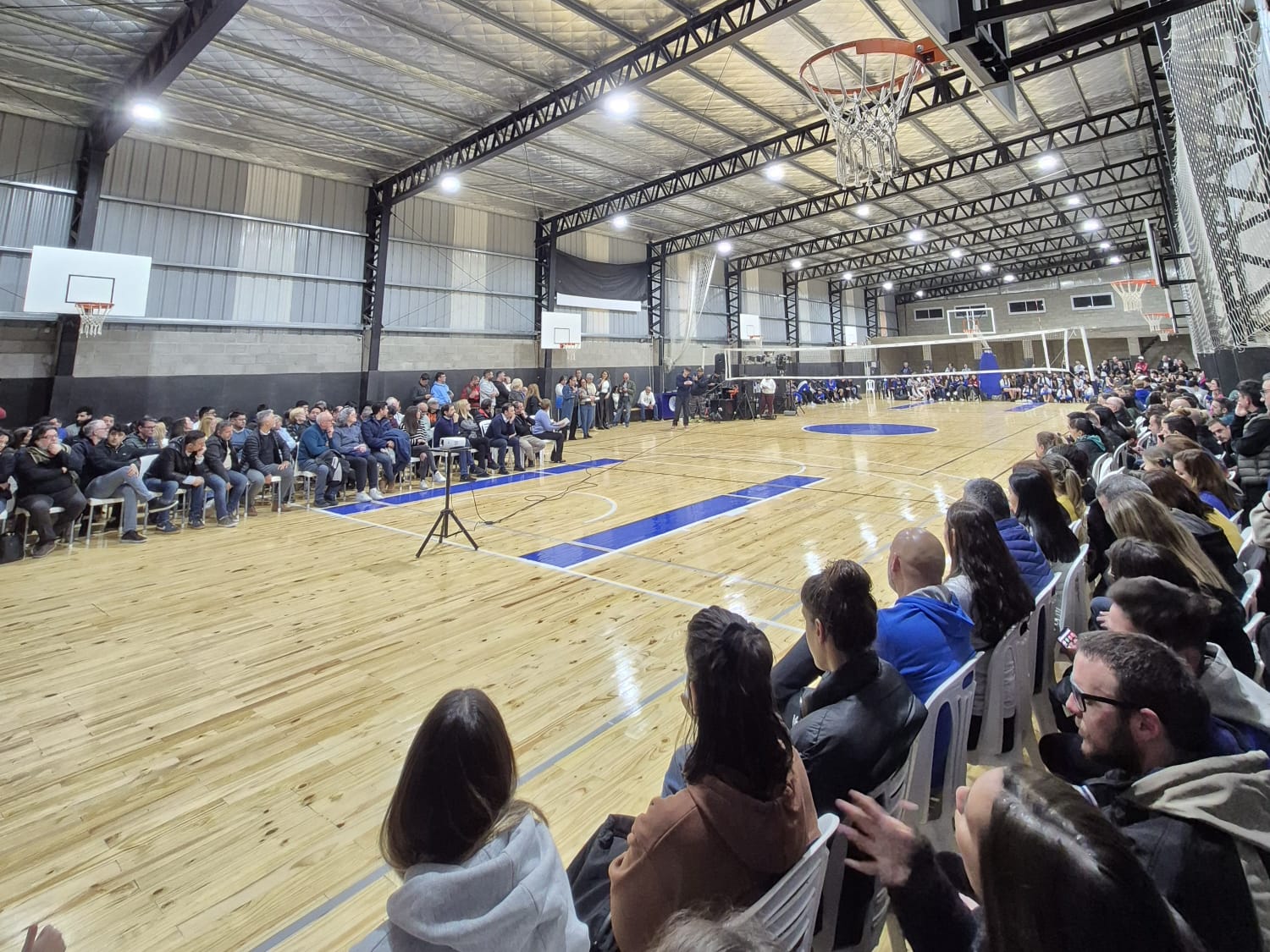 El club 3 de Febrero inauguró la nueva cancha de básquet